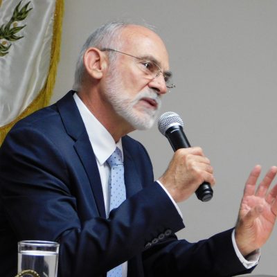Dr. Eduardo Vázquez Valls